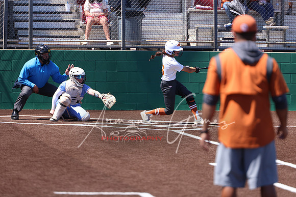 EO3A3811