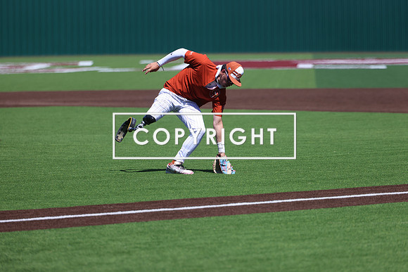 EO3A4084