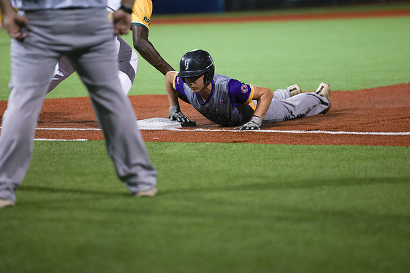 EO3A3415